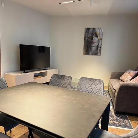 Luxury Brand New Md 2 In Center Apartament